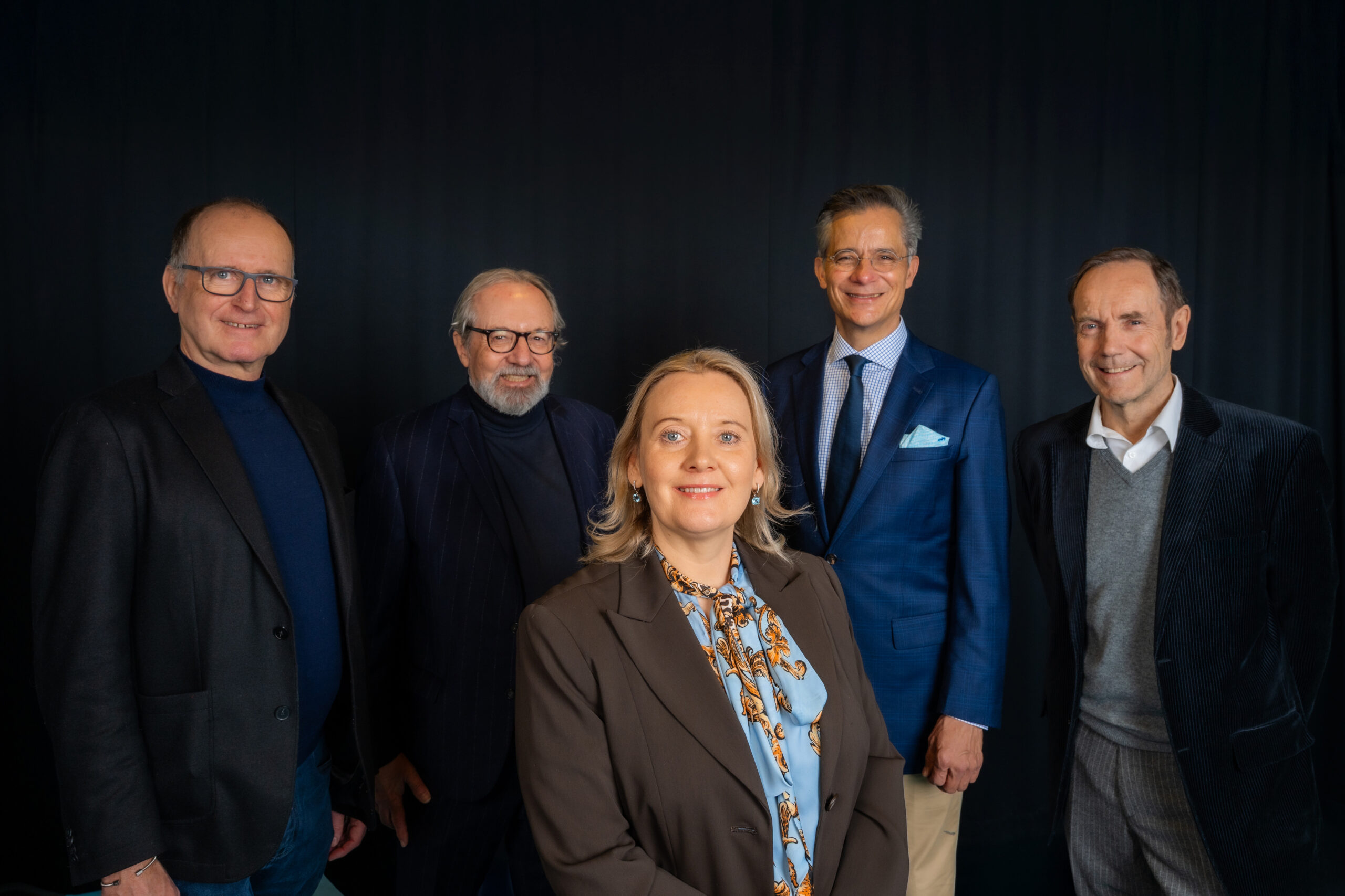Foto: (v.l.n.r.) Rolf Heimann, Prof. Dr. h.c. Stephan Gerhard, Prof. Dr. Sandra Rochnowski, Rolf Slickers und Dr. Geert Böttger, Mitglieder Wissenschaftlicher Beirat Servitex und Rolf Slickers als Geschäftsführer der Servitex GmbH. Fotoquelle: Björn-Arne Eisermann